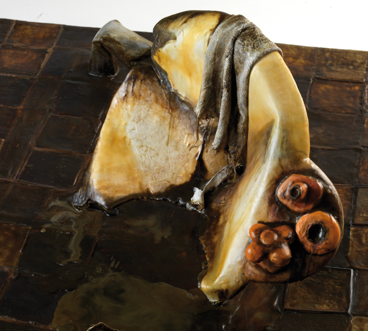 Interno/4, 2007, cartone, resina, cera, colori industriali, stracci, 168 x 110 x 32 cm, particolare