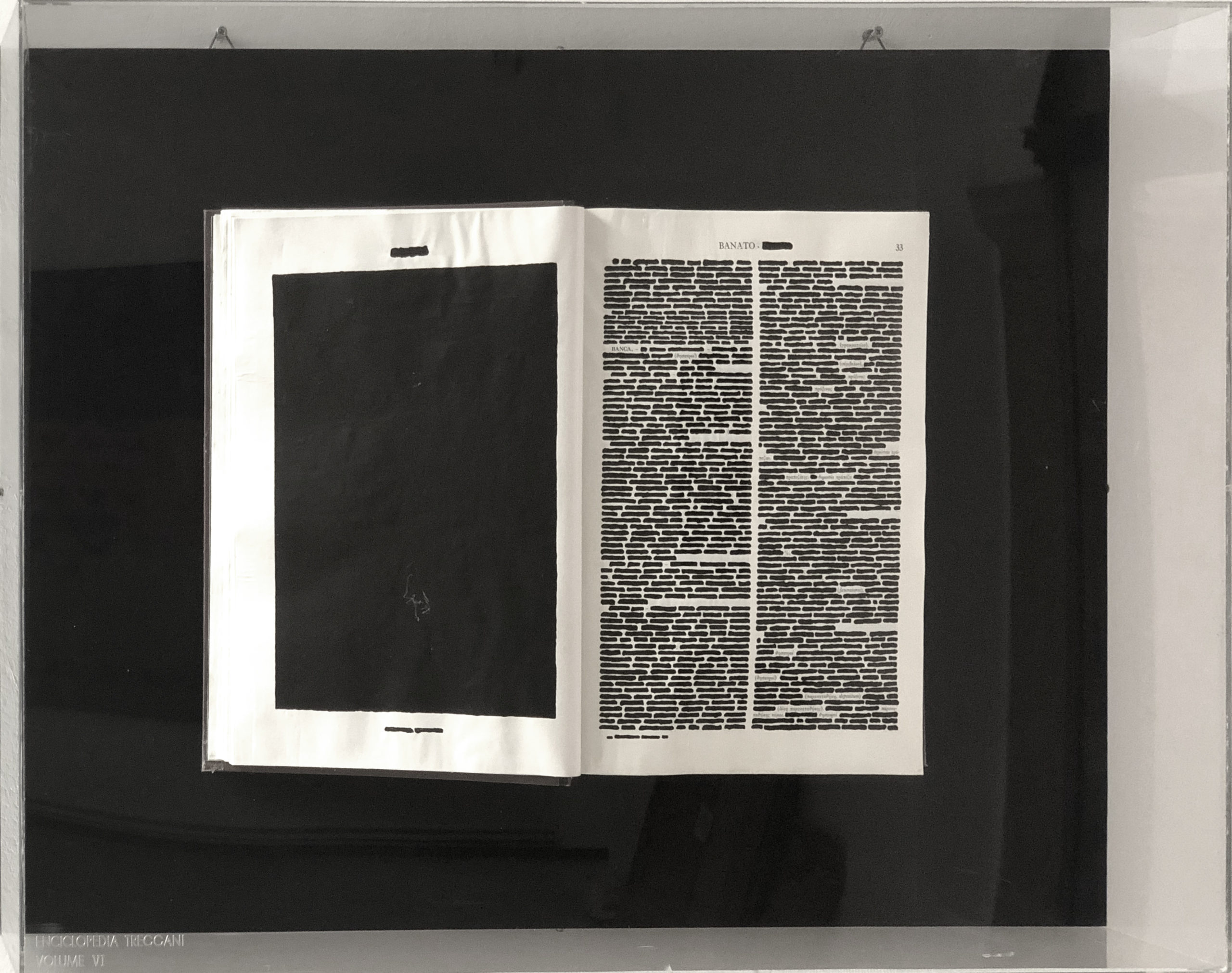Emilio Isgro′, Volume VI dell’Enciclopedia Treccani “Banato”, 1970 intervento su libro montato su legno in teca di plexiglas 75 x 50 cm