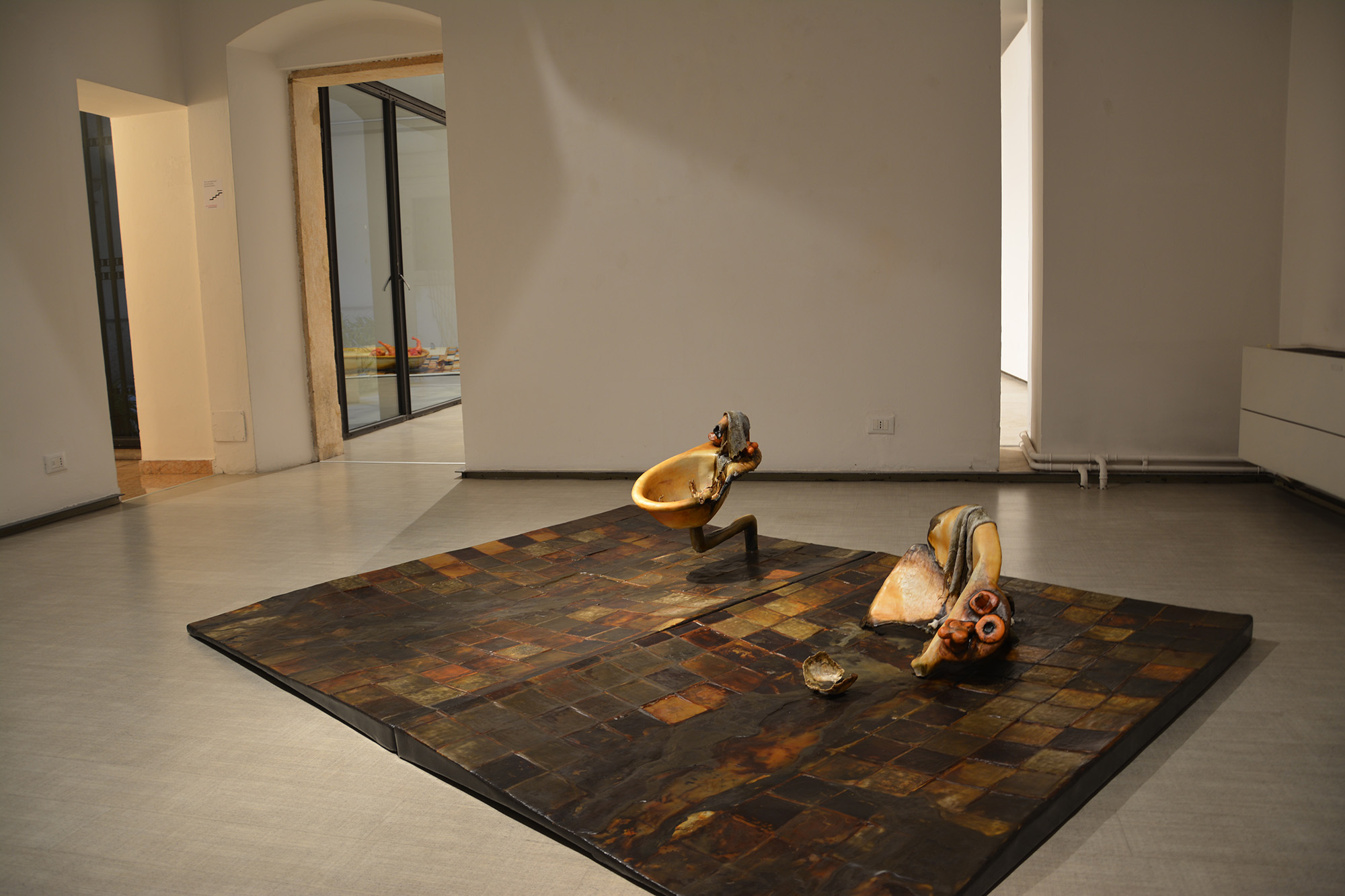 Silvano Tessarollo, Prima che il gallo canti, 2020, veduta dell'installazione (seconda sala), La Giarina Arte Contemporanea