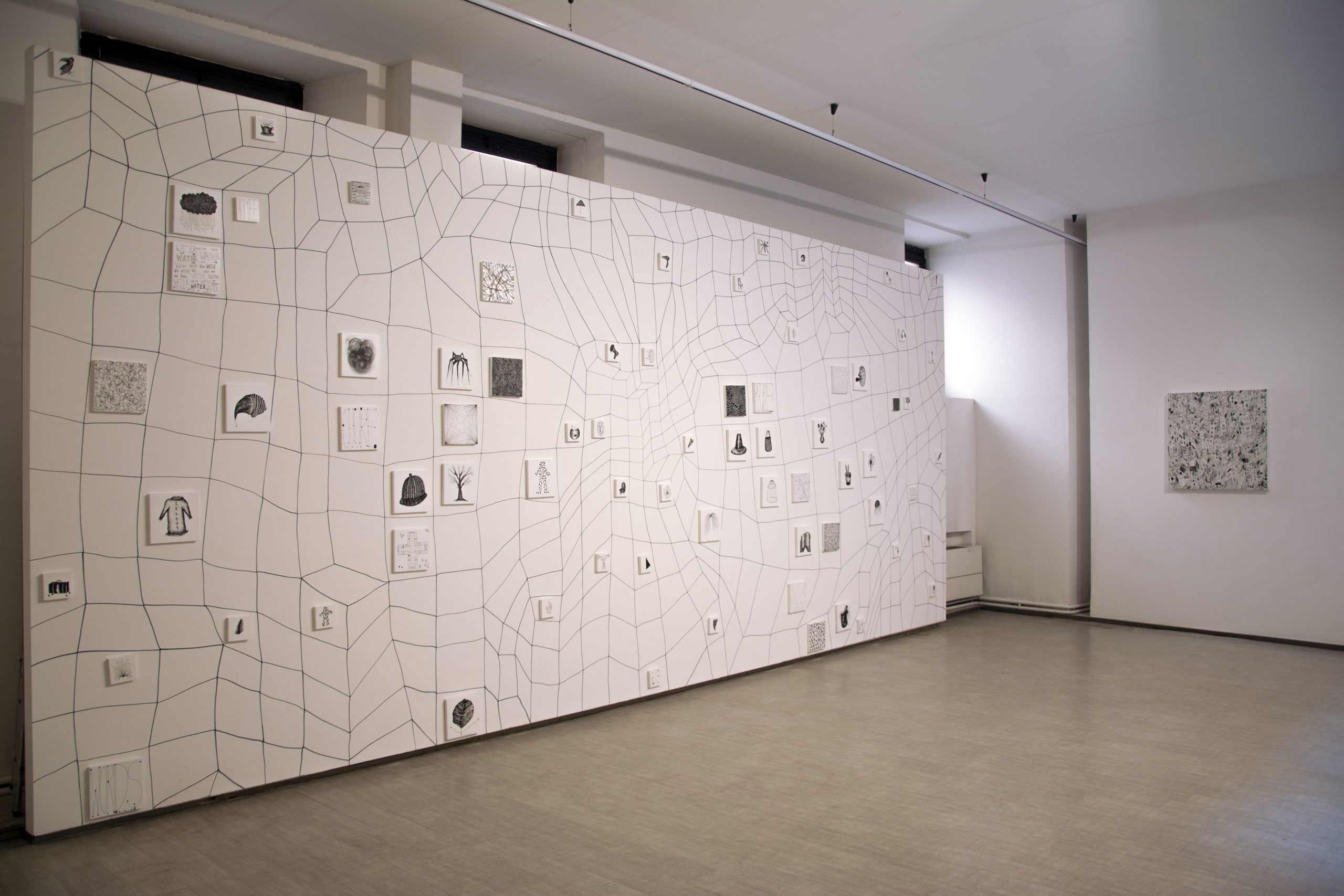Andrea Bianconi, veduta della sala con installazione site specific, Ermes - La Giarina Arte Contemporanea, Verona
